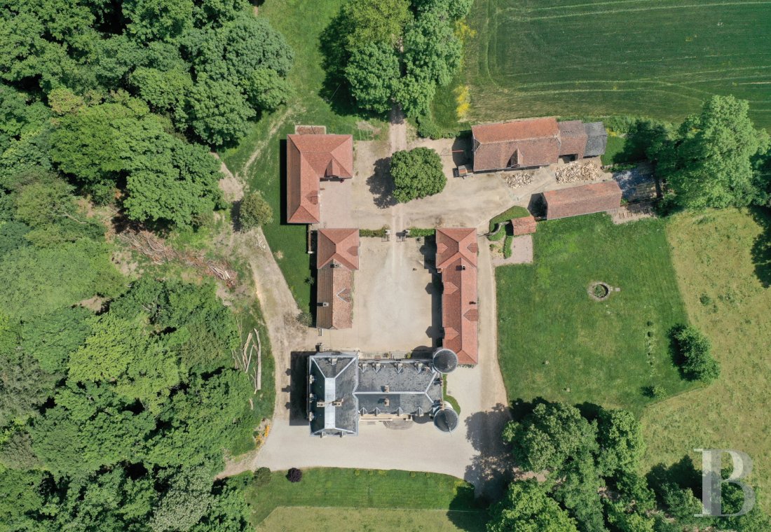 En Saône-et-Loire, dans le sud du Morvan, un château du 19e siècle entouré de son parc dédié à tout projet de tournage - photo  n°25